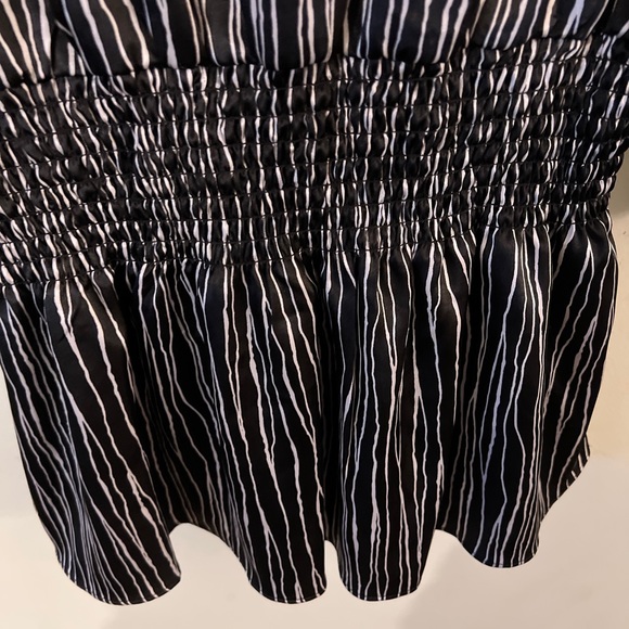 Vertigo Paris Striation  Plunge Neckline Blouse Elastic Waist & Sleeves Med - Picture 8 of 9